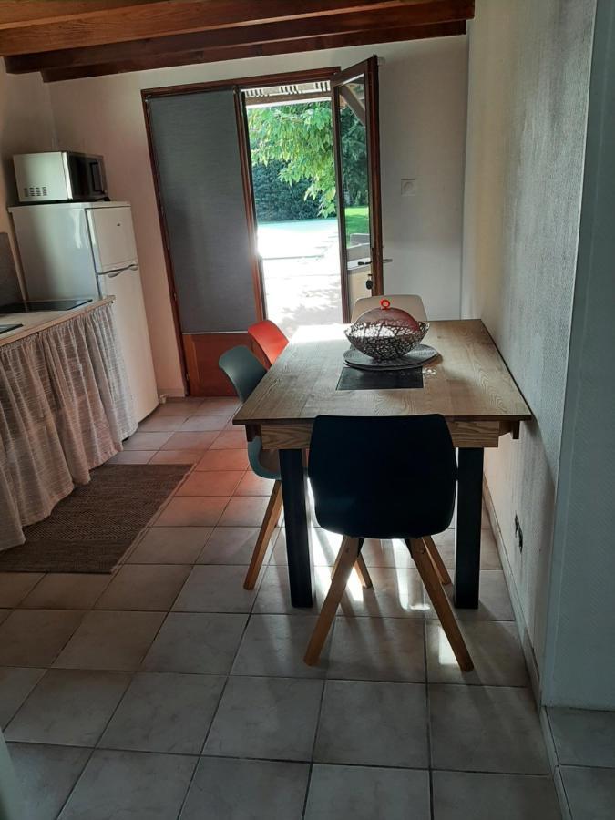 Gîte à la campagne avec piscine Biziat Exterior foto